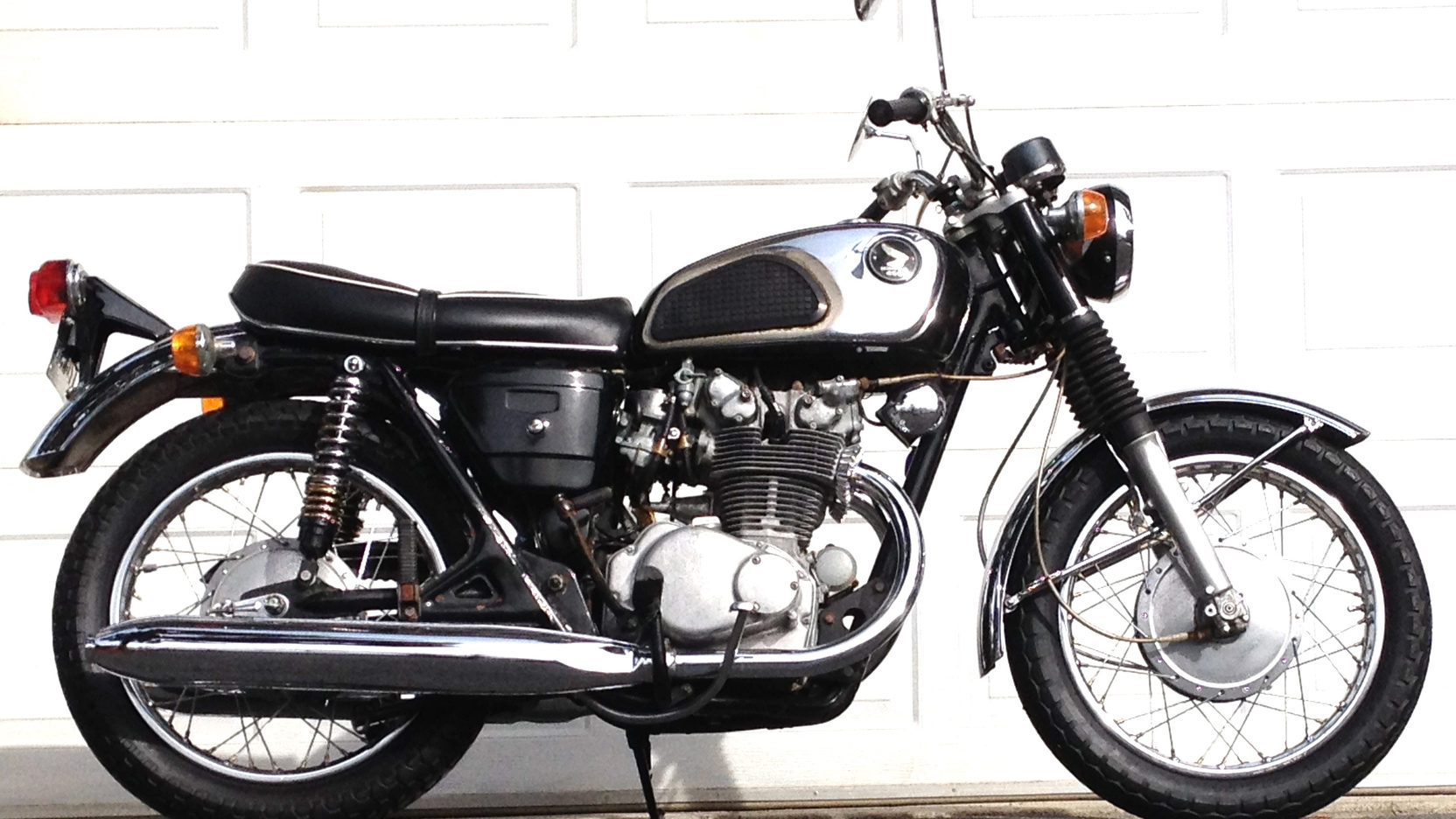 Moto Honda CB 450 Black Bomber