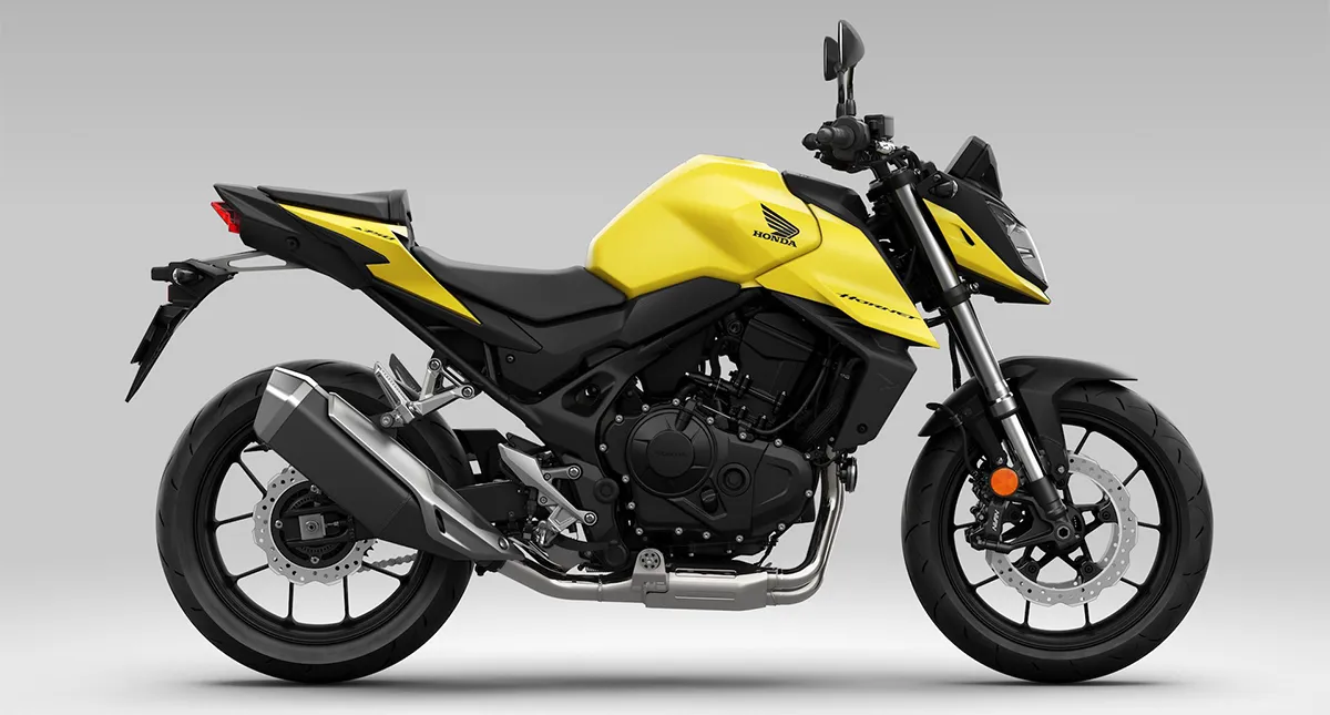 Nova moto Honda CB750 Hornet preta com detalhe amarelo