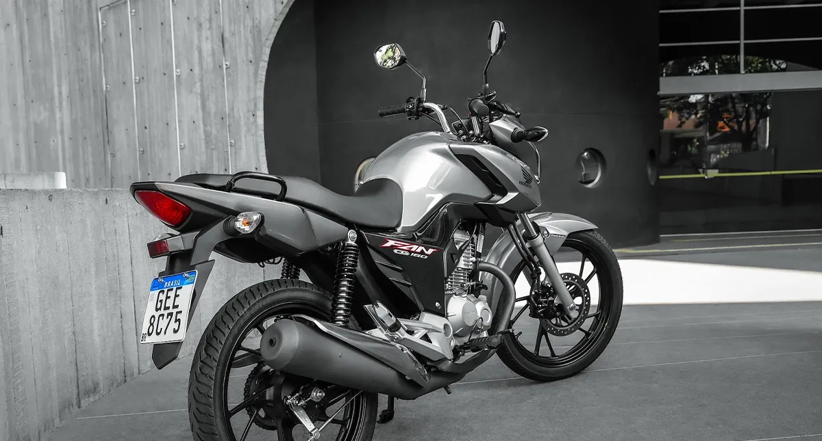 Lateral direita da Moto Honda CG 160 Fan