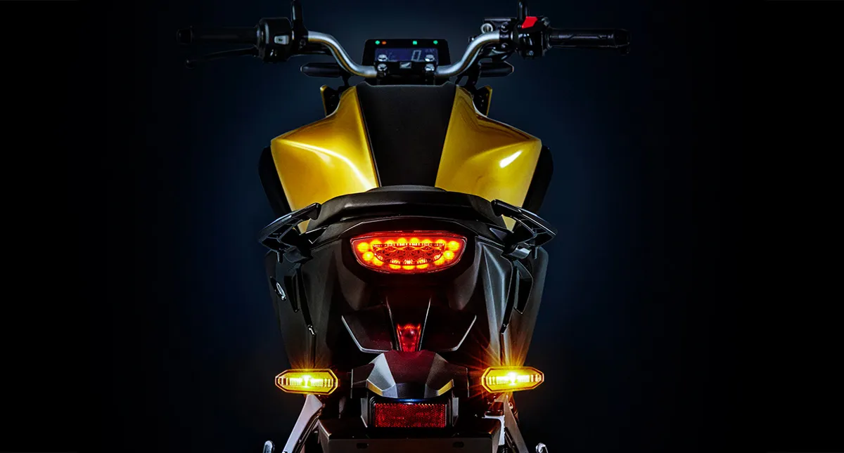 Traseira da Moto Honda CB300F Twister