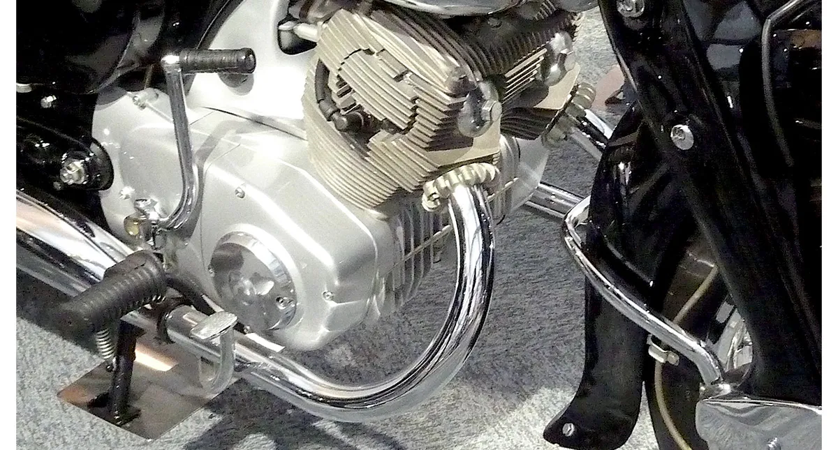 Motor dois cilindros da Motocicleta Honda Dream C70