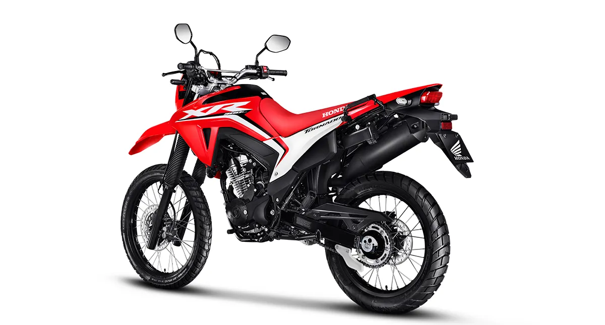 Lateral esquerda da Motocicleta Honda Tornado 2025