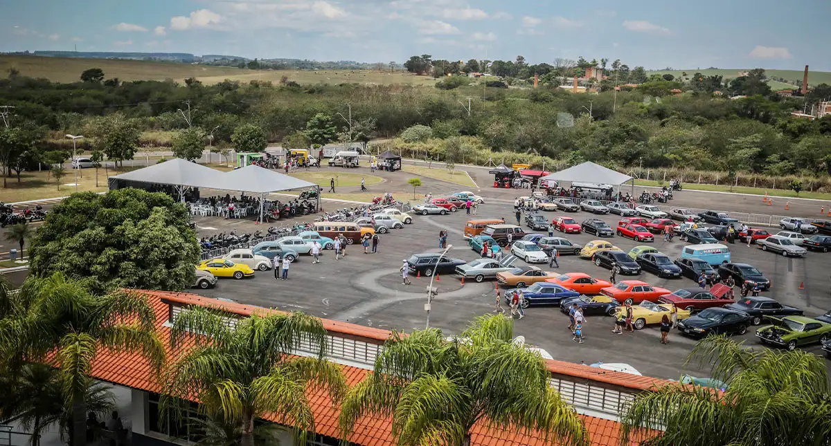 Encontro Honda de carros e motocicletas no CETH