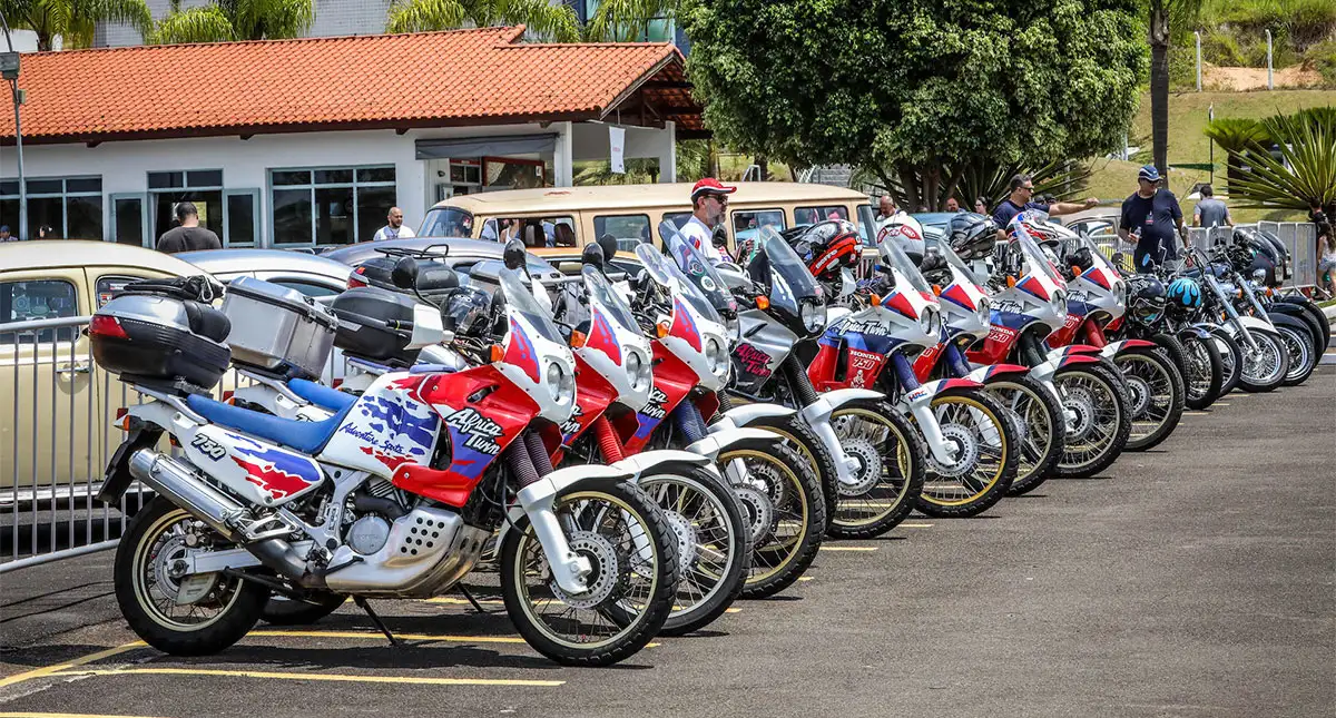 Encontro de motocicletas Honda Monkey em Evento CETH