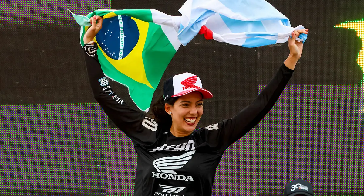 Bárbara Neves celebra vitória no Enduro del Verano 2023