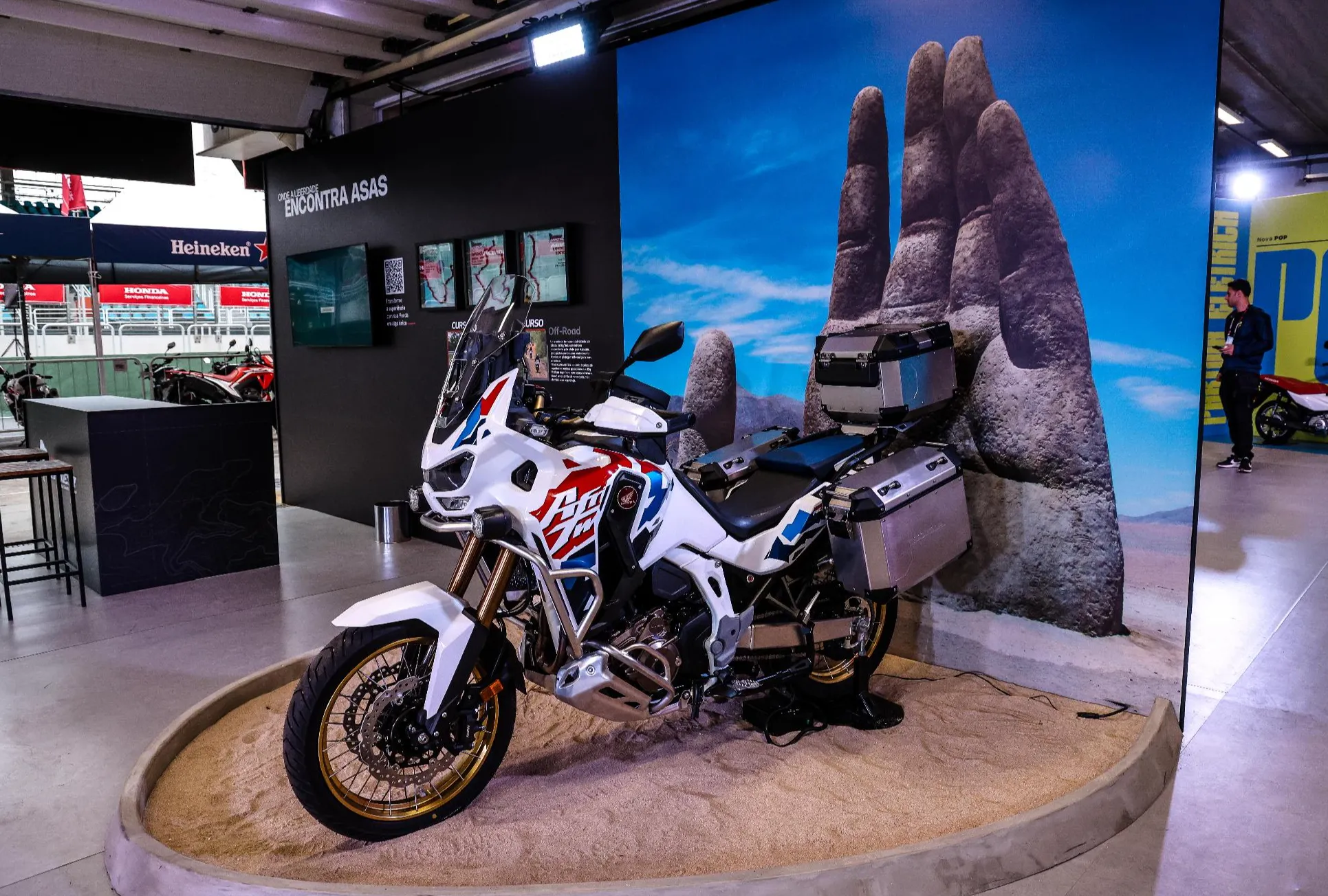 Motociletas Honda sendo exposta no festival
