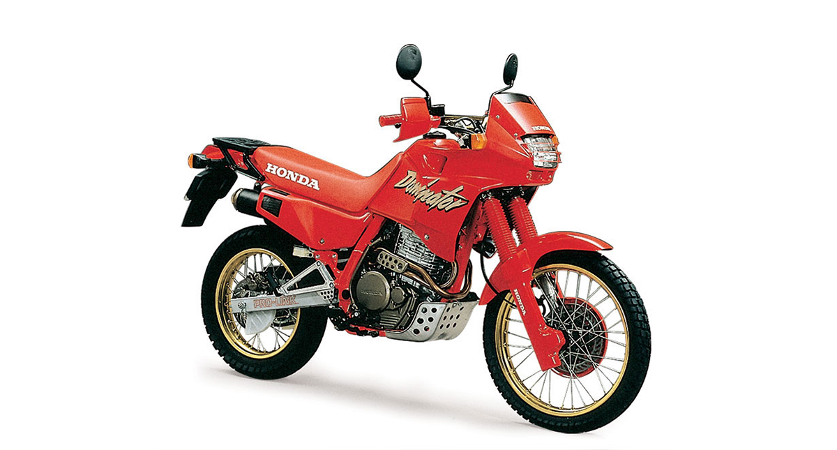 Honda NX 650 Dominator vermelha