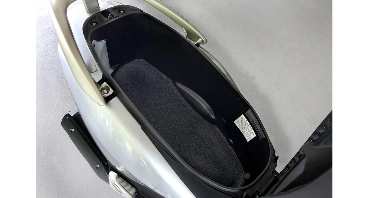 Bagageiro da moto Honda Lead aberto 